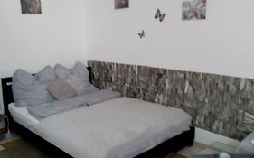 Studiowohnung, Neu Renoviert, Zentrale Lage